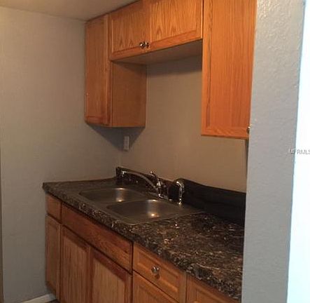 5th image of 842 Sky Lake Cir APT B