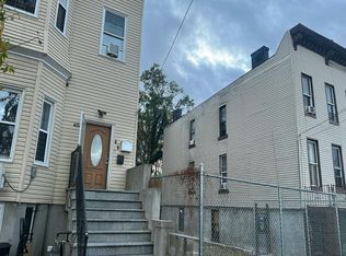 822 E 165th St, Bronx, NY 10459