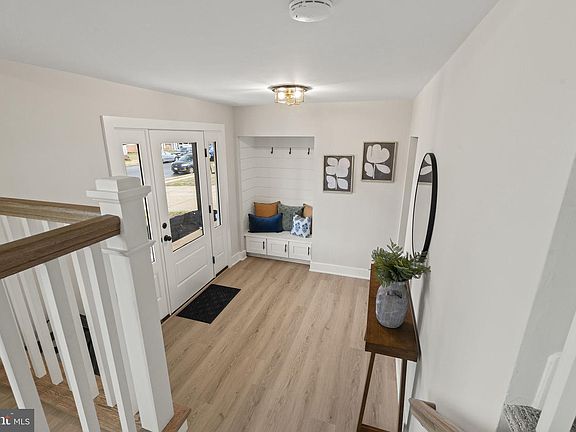 5th image of 14 Montclair Dr