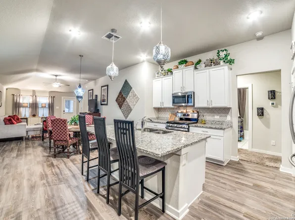 827 Retama Pass, San Antonio, TX 78219