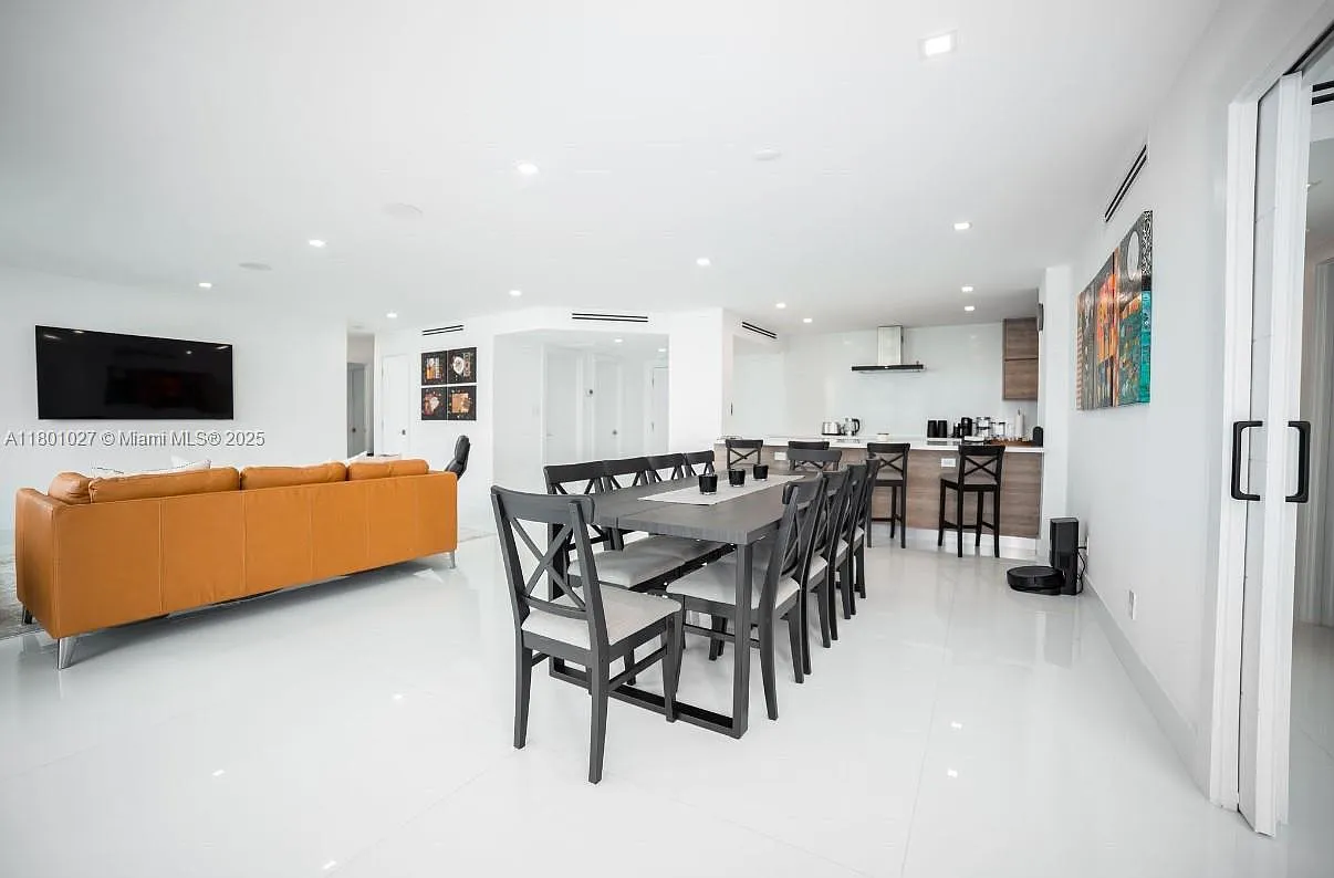 5600 Condo — Photo 3