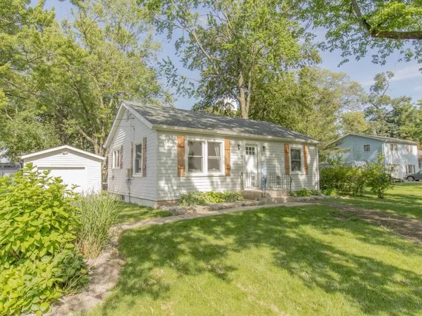 211 Woodland Dr, Lowell, IN 46356