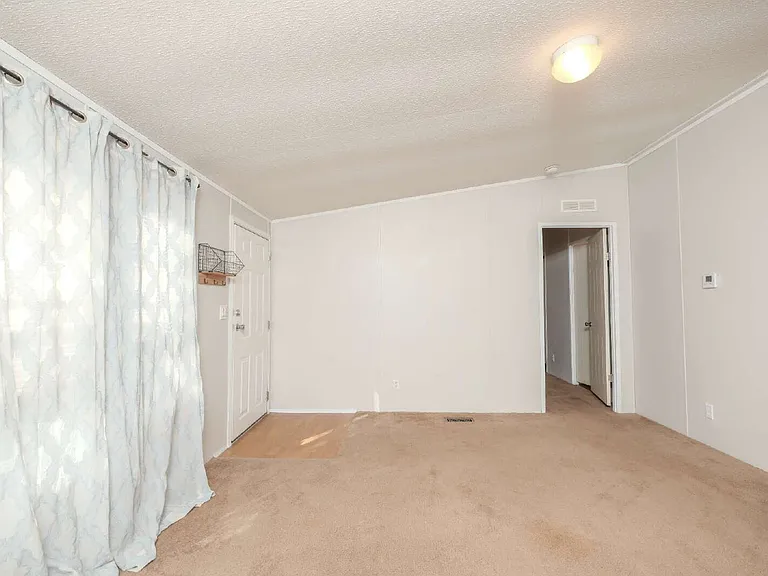 1483 Kemp Rd — Photo 4