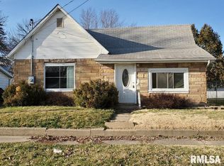 827 E Maple St, Canton, IL 61520