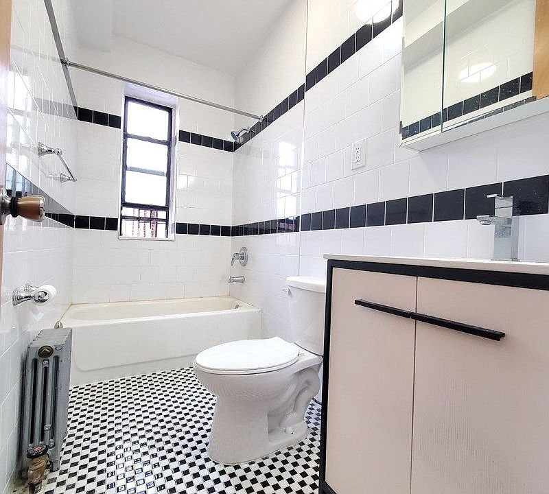 2nd image of 2 Hinckley Pl APT 4J