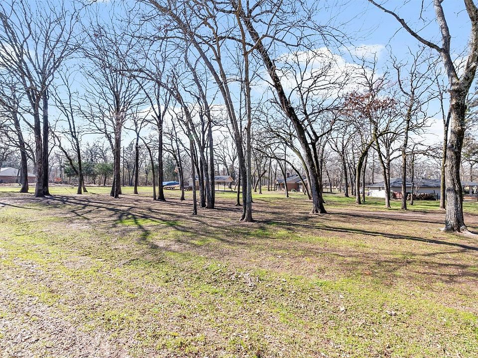 1st image of Lakeview Dr