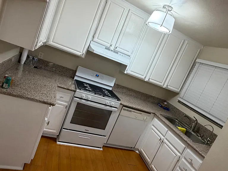 1000 E Garfield Ave — Photo 2