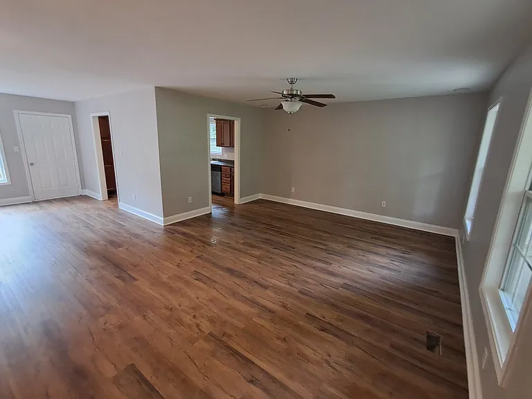 652 Chris Haven Dr — Photo 4