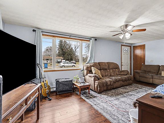 4th image of 351 Roosevelt St