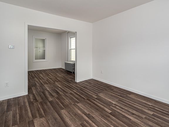 4th image of 36 Parker St