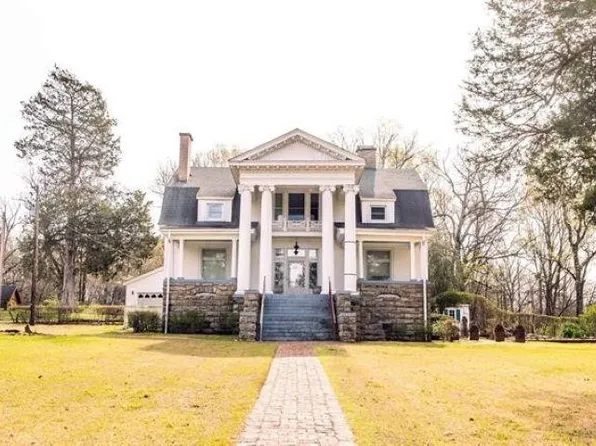 200 Easterwood St, Cherokee, AL 35616