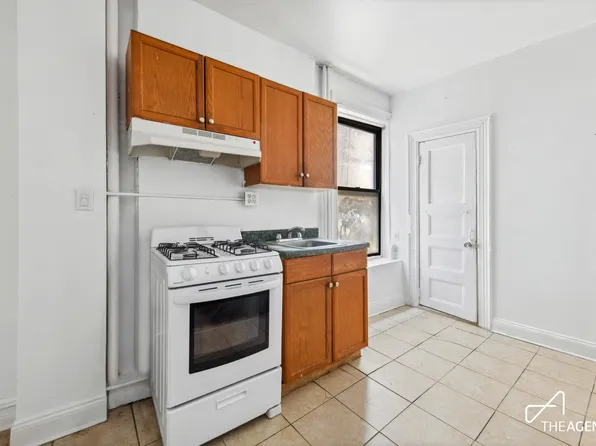 177 Thompson Street image 1 of 9