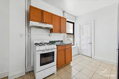 177 Thompson St Photo 1