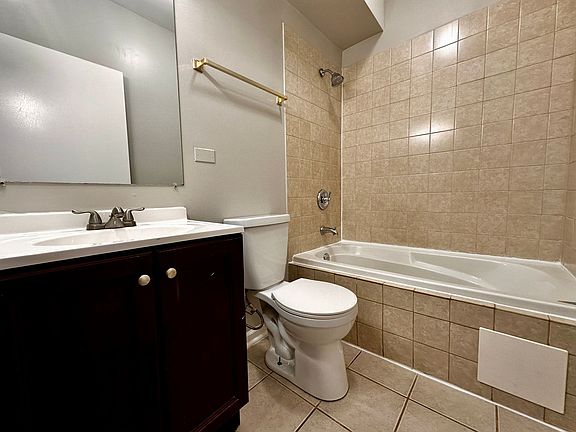 3rd image of 3219 S Lituanica Ave APT 1R