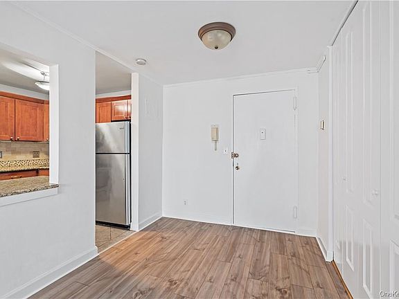5th image of 25 Franklin Avenue #2O