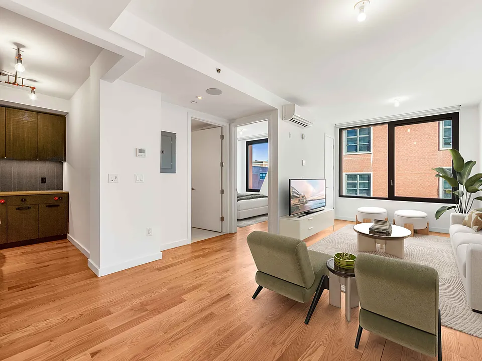 123 Melrose St #637