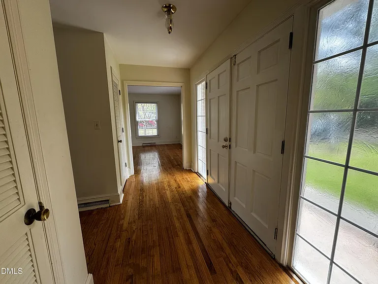 306 E 1st St — Photo 13