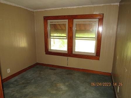 5th image of 1025 E Boswell St