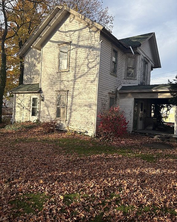 2nd image of 674 Alden St