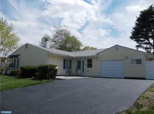 58 Peartree Ln, Levittown, PA 19054