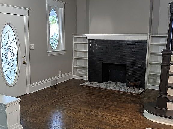 Foyer 12' x 14'