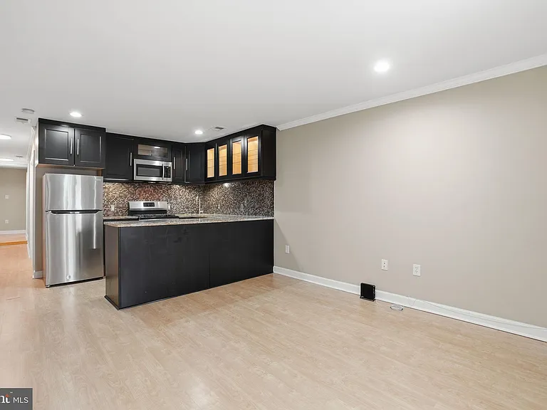 1710 W Virginia Ave NE #202 — Photo 8