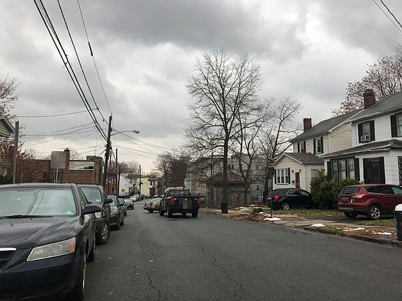 4th image of 82 Underwood St