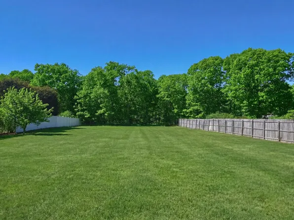 69 Peters Ln, Westhampton Beach, NY 11978