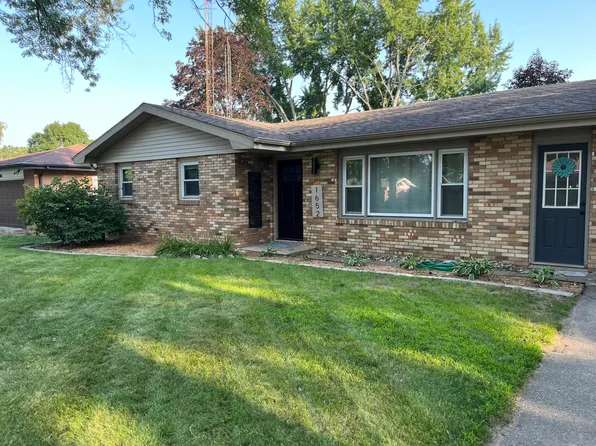 1652 N Teakwood Dr, Stevensville, MI 49127