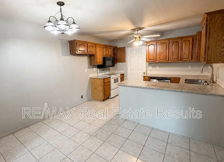 412 N 37th Pl #B — Photo 7