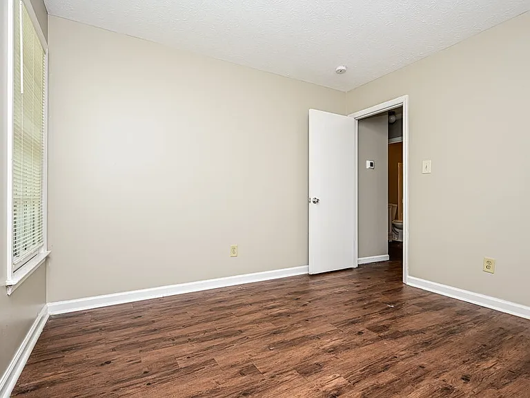1161 Salisbury Trl — Photo 12