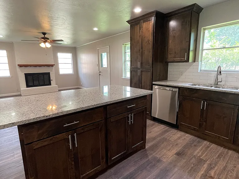 613 E Mustang St — Photo 3