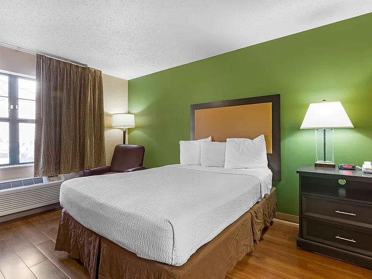 Studio Suite - 1 Queen Bed
