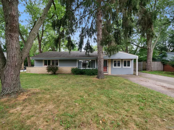 2495 Walce Dr, West Bloomfield, MI 48324