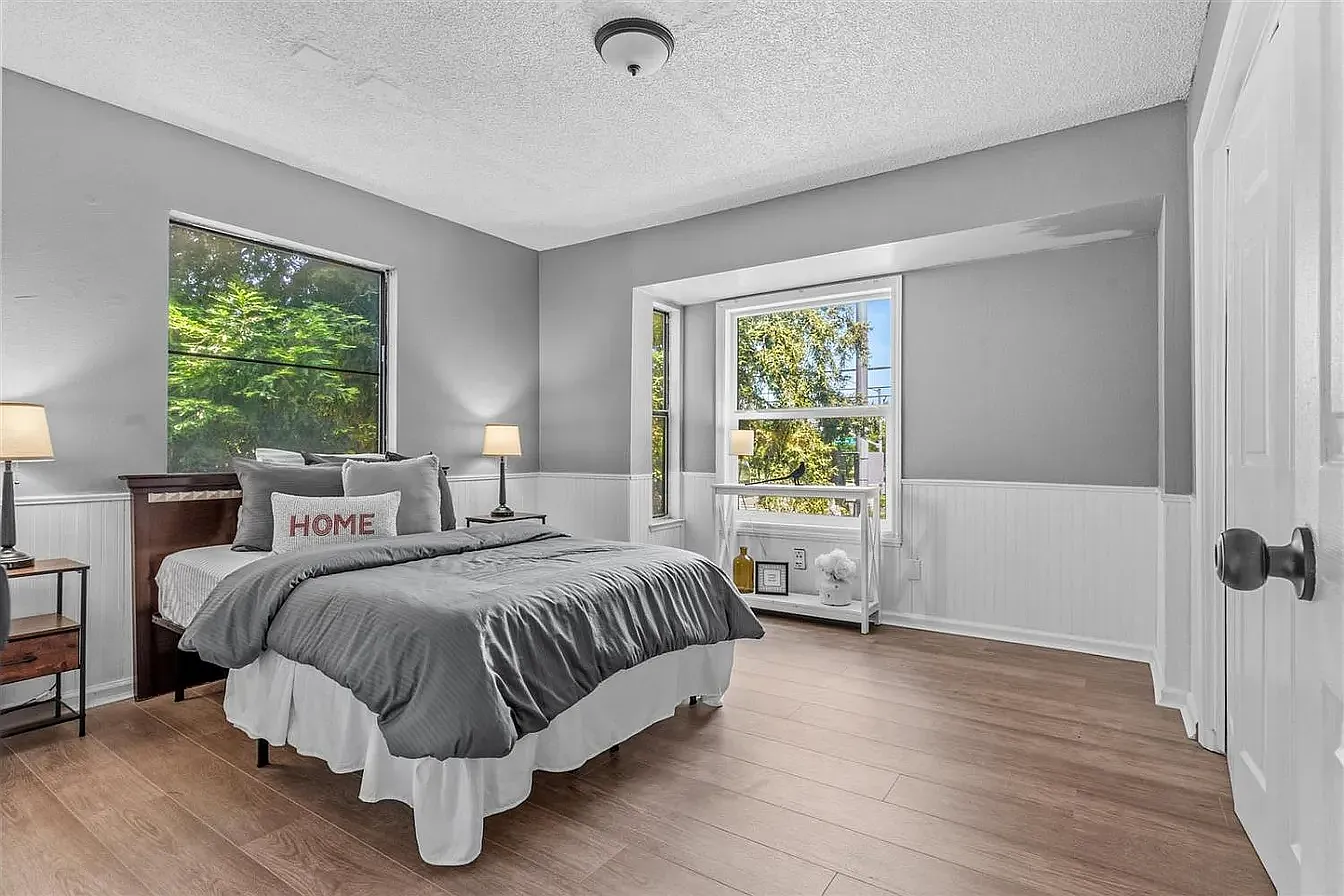 2 bed, 956 sqft, $1,600 — Photo 2