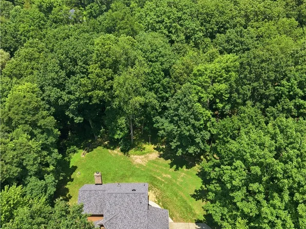 143 W Cruikshank Rd, Butler, PA 16002