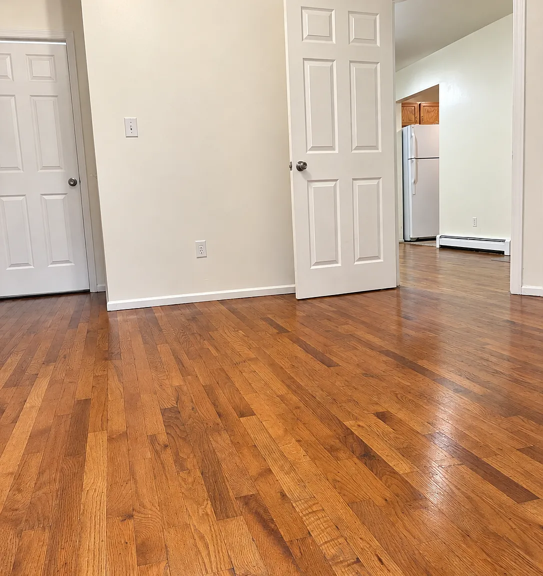 3 bed, 900 sqft, $1,400 — Photo 3