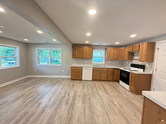5th image of 305 S Clay St