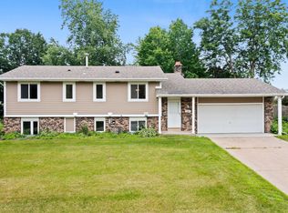 5884 139th St W, Apple Valley, MN 55124