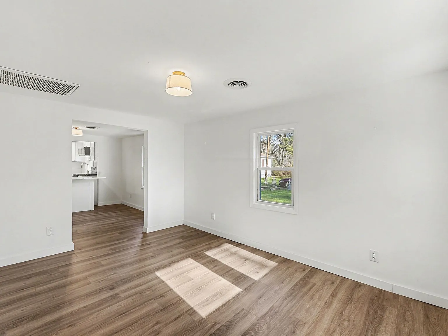 2 bed, 886 sqft, $1,750 — Photo 4