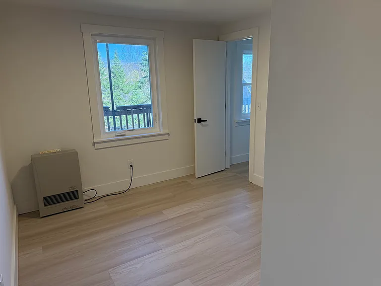473 Maple St #5 — Photo 3