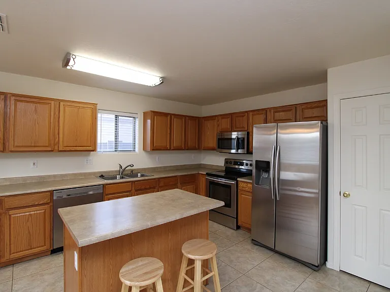 7308 S 37th Gln — Photo 8