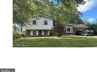 8303 Lee Ln, Vienna, VA 22182