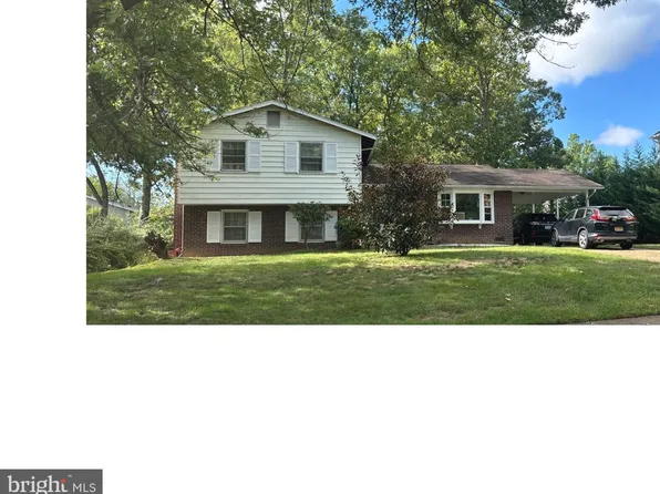 8303 Lee Ln, Vienna, VA 22182