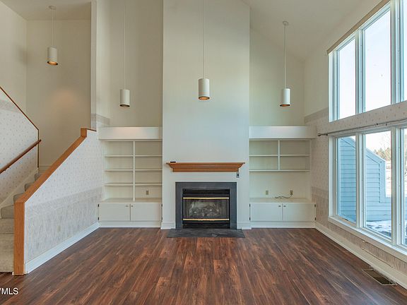 5th image of 703 Lakeside Dr