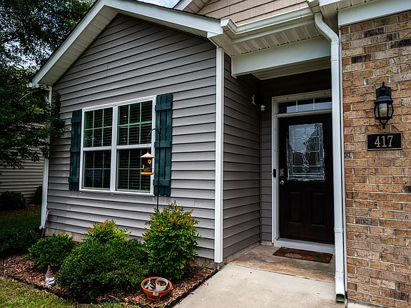 4th image of 417 Ginger Dr #1