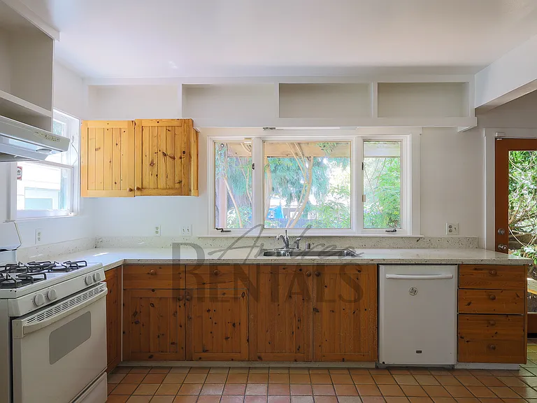 6011 Hillegass Ave — Photo 10