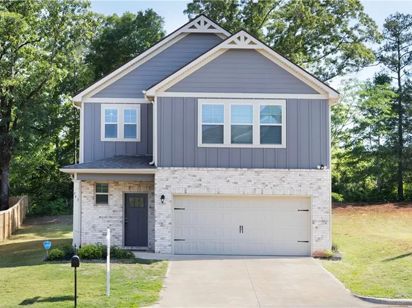 743 Lismore Dr, Opelika, AL 36804