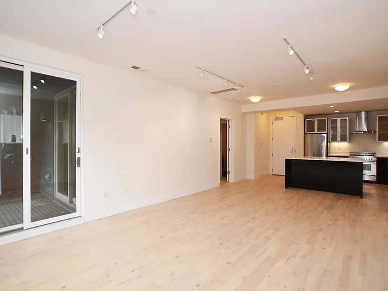 480 14th St #3 — Photo 8