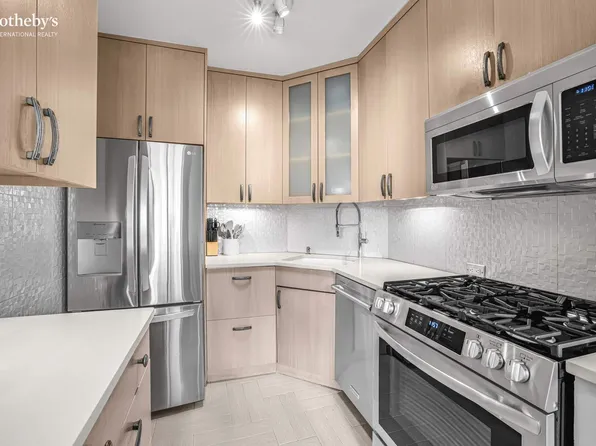 311 East 38th Street image 5 of 13